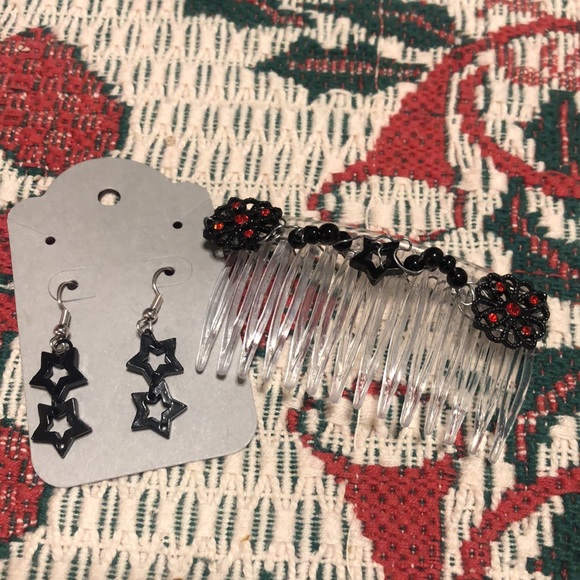 Gothic Two Pair Earrings and Hair Comb Set - Picture 2 of 2